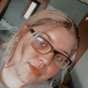 Meet your Posher, Abbey